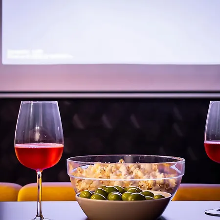 Апартаменты Blooper Cine House