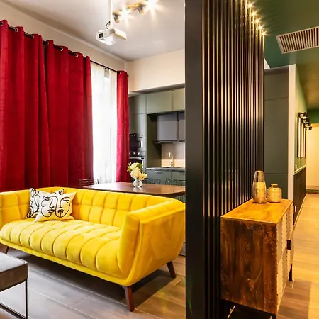 Blooper Cine House דירה *